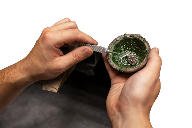صناعة العقيق والفضة — Agate and silver craftsmanship